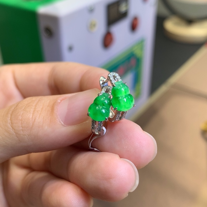 翡翠18K金镶嵌颈饰翡翠