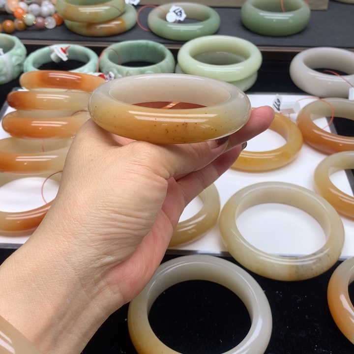 未镶嵌手镯石英质玉