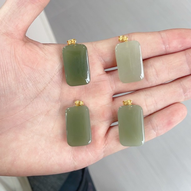 天然和田玉无事牌吊坠约16*26mm左右多样性发其一ly颜色随机