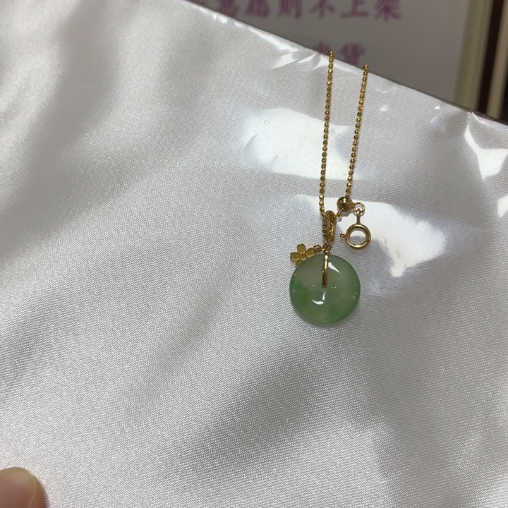 翡翠18K金镶嵌颈饰翡翠