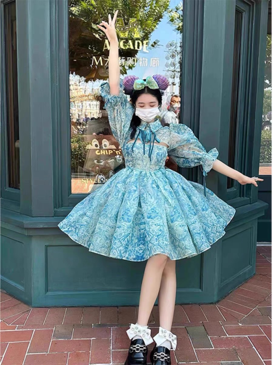 迪士尼在逃公主裙同款蝴蝶结碎花蓬蓬裙泡泡袖连衣裙