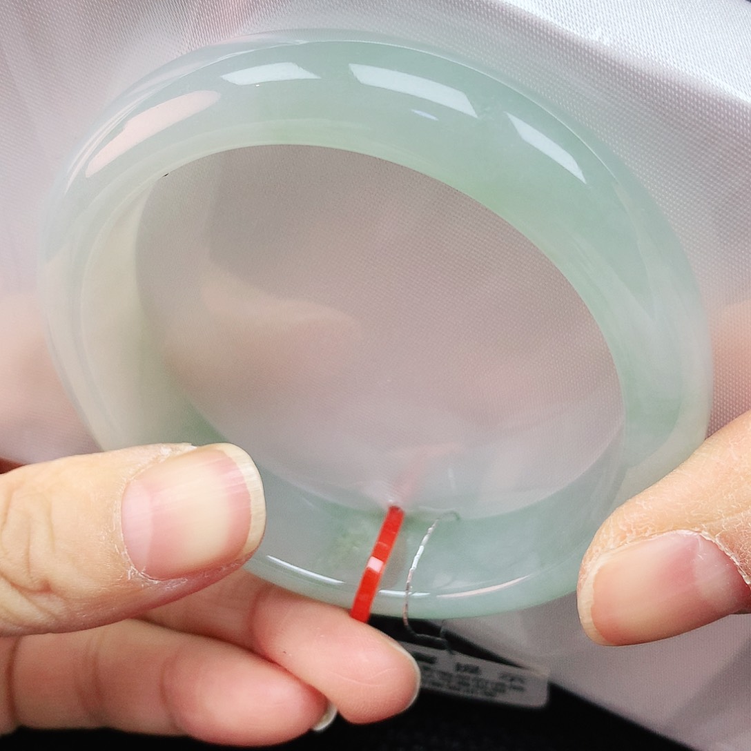 翡翠手镯未镶嵌55圈