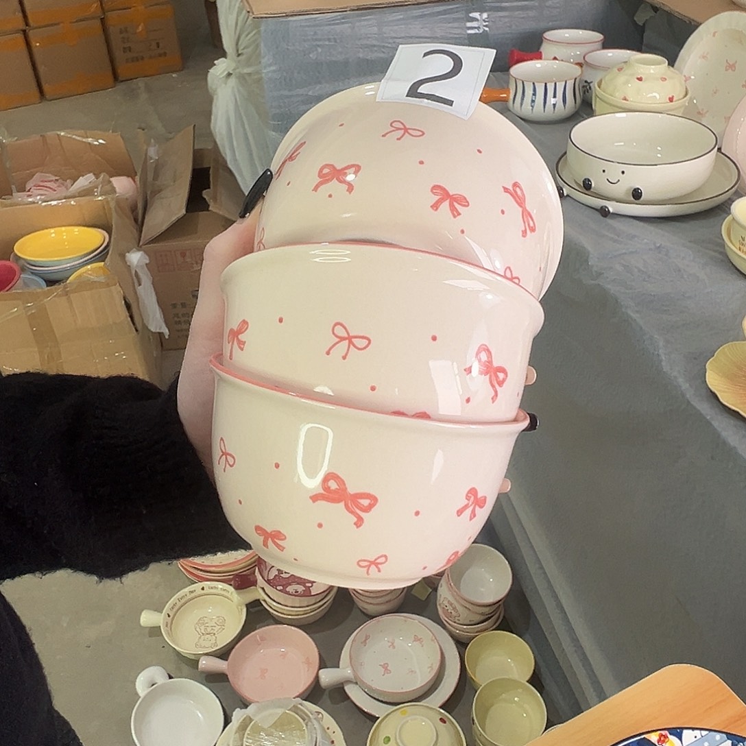 瓷粉色蝴蝶结碗4.5寸