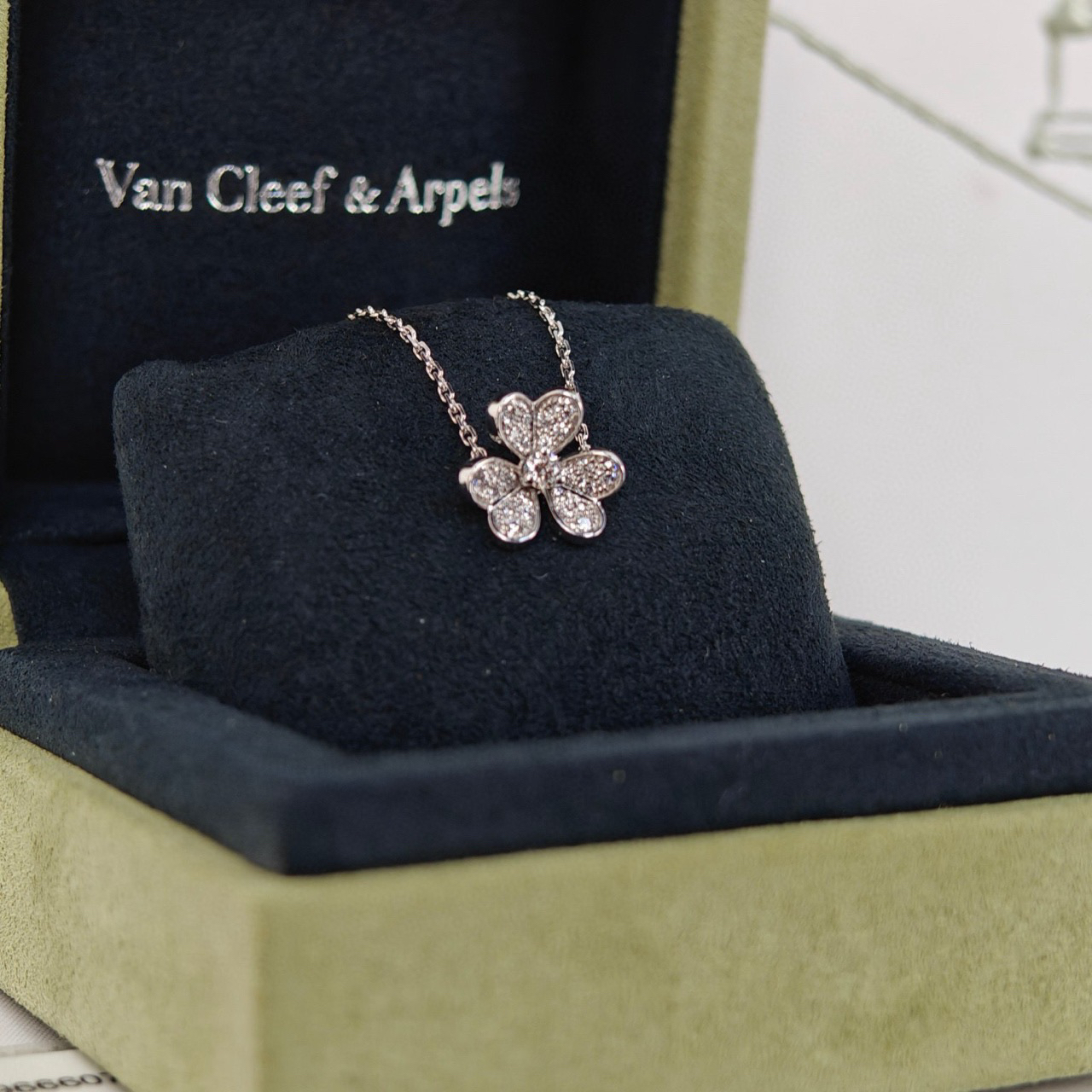 99新 梵克雅宝 （4477）Vca梵克雅宝 花瓣满钻款手链 白金23年