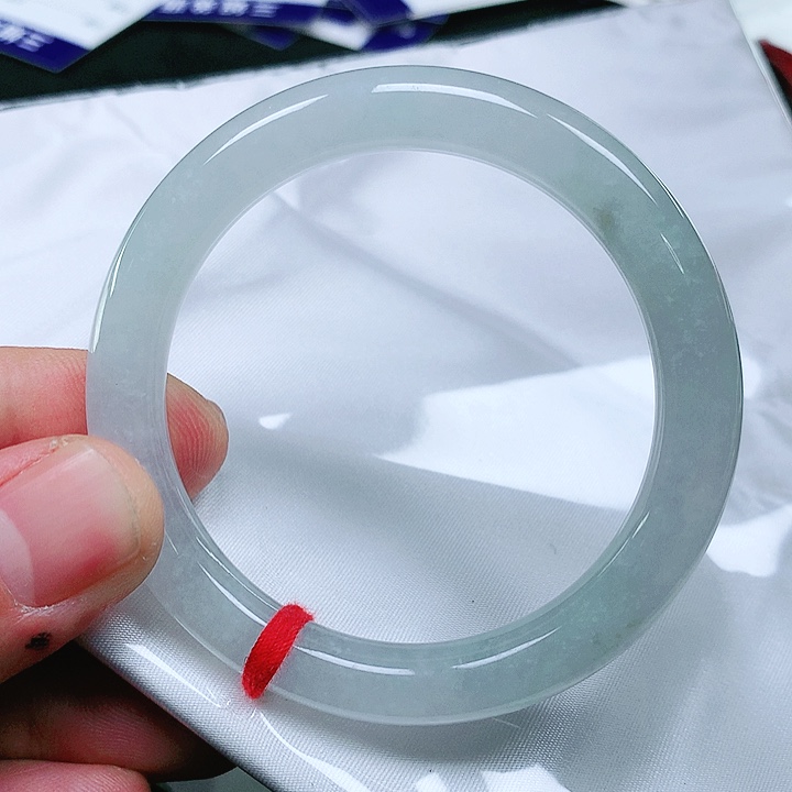 翡翠手镯未镶嵌翡翠手镯未镶嵌