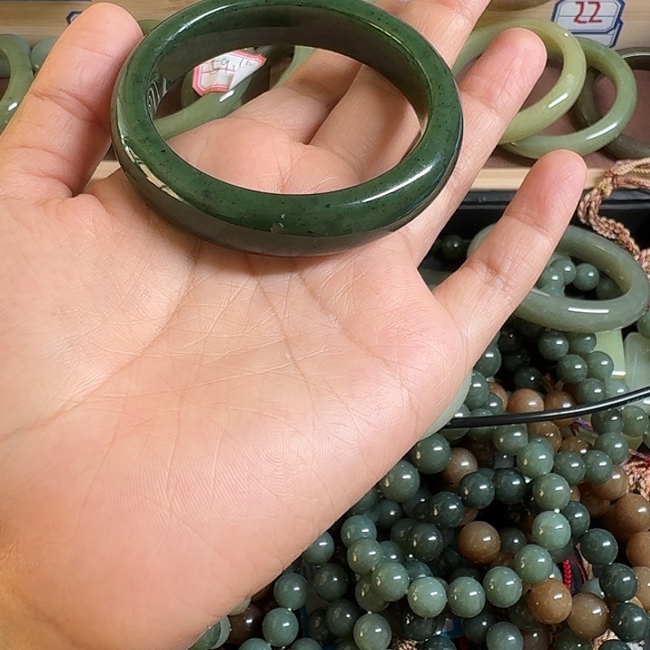 好****未镶嵌手镯和田玉