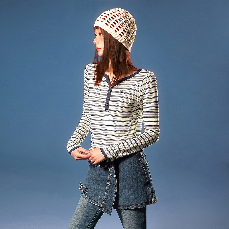 CHUU字母刺绣撞色条纹长袖T恤FHAJ003Z