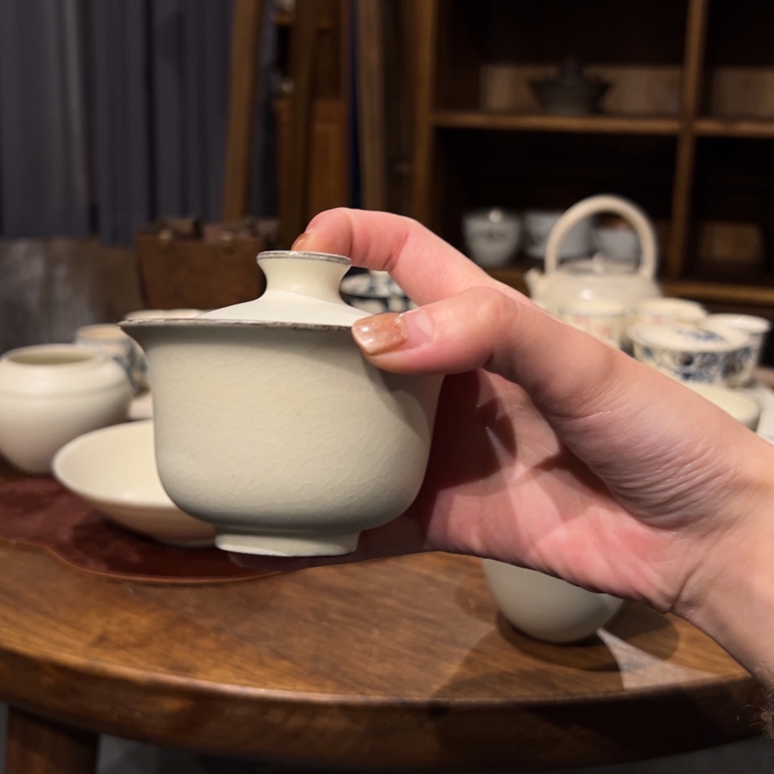 摆件陶瓷。      陶瓷。    