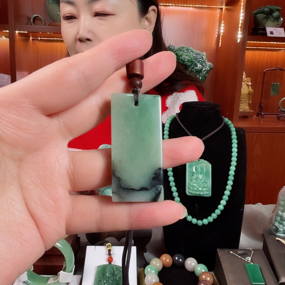 密玉（石英质玉）颈饰未镶嵌