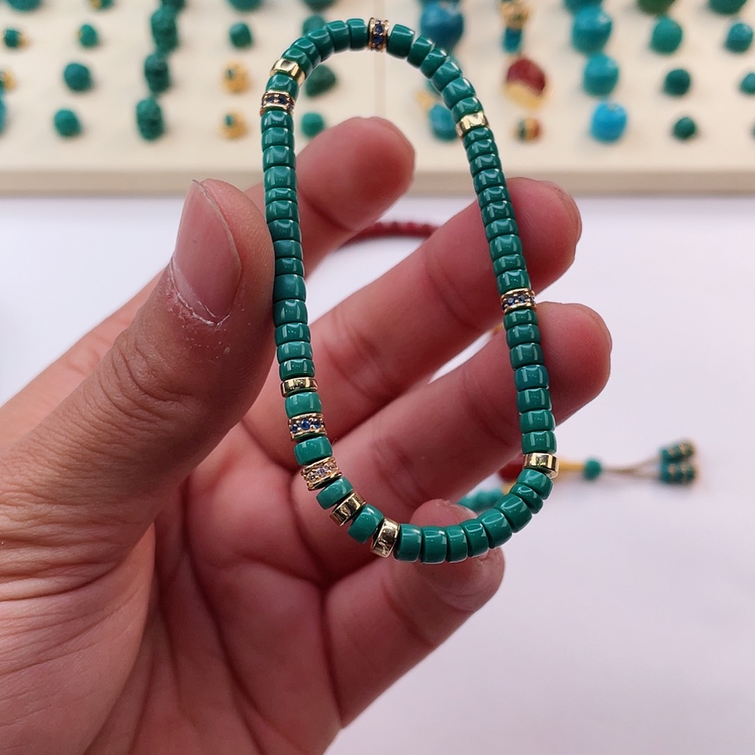 绿松石颈饰未镶嵌