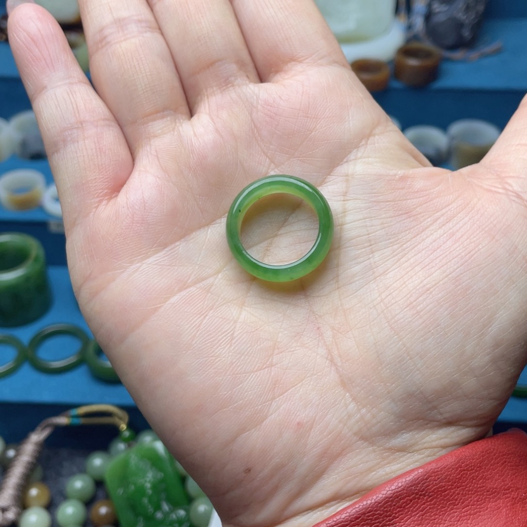 和田玉戒指未镶嵌悄****春