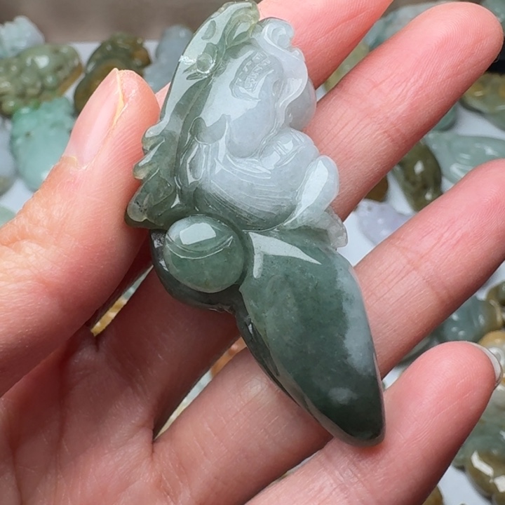 翡翠未镶嵌颈饰特色件