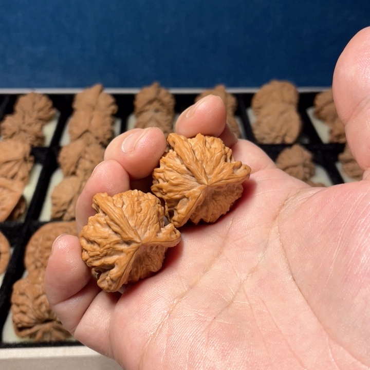 傲*文玩核桃盘山三棱