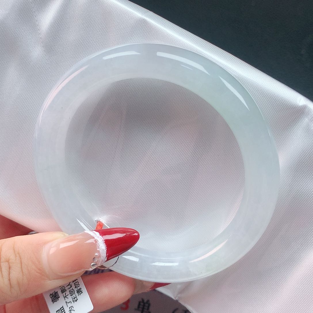 翡翠手镯未镶嵌56圈