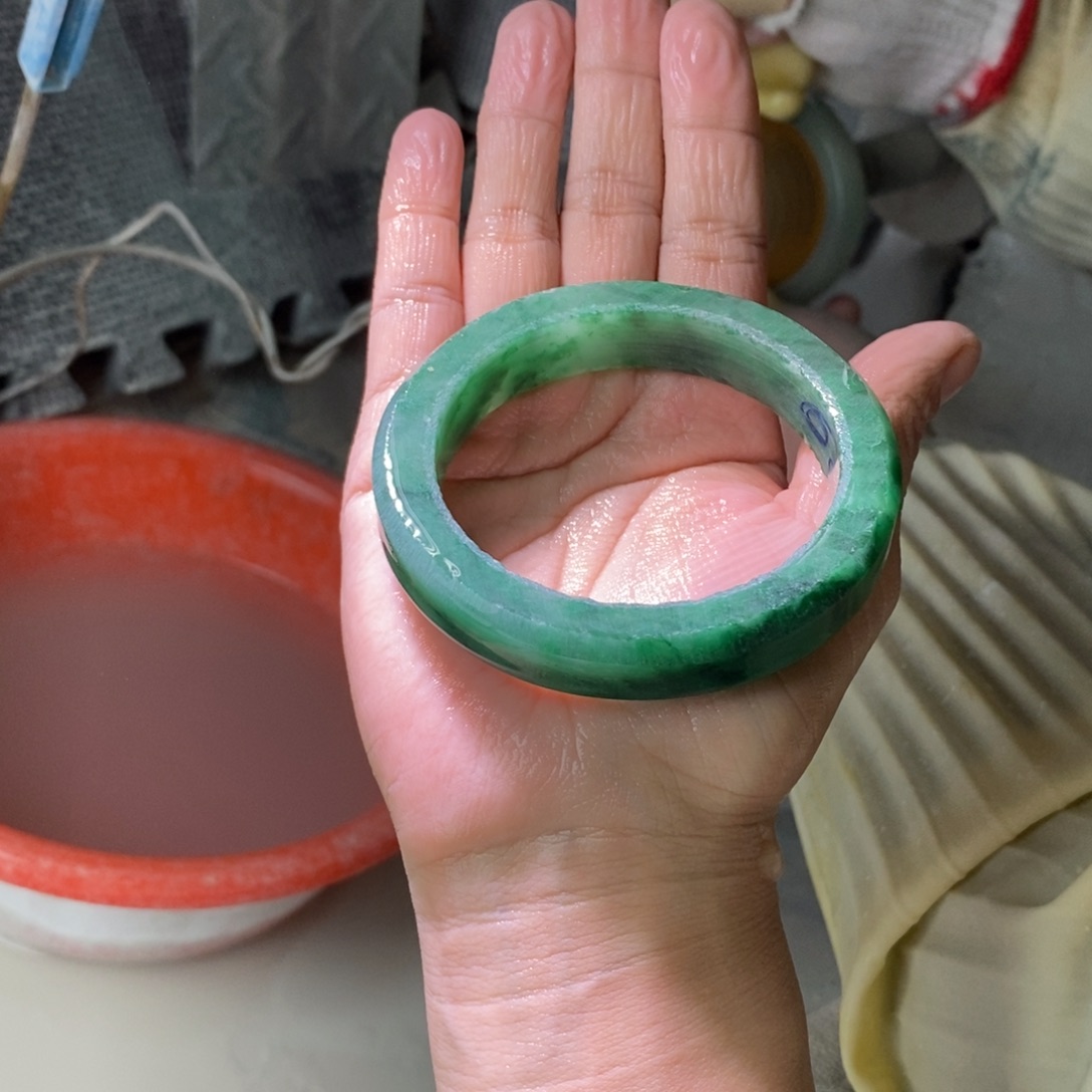 田***珍石英质玉（非洲翠）未镶嵌手镯定制