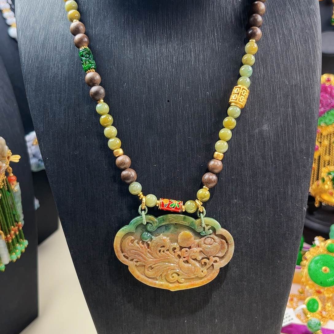 【闪购商品】翡翠吊坠(赠链)未镶嵌凤牌