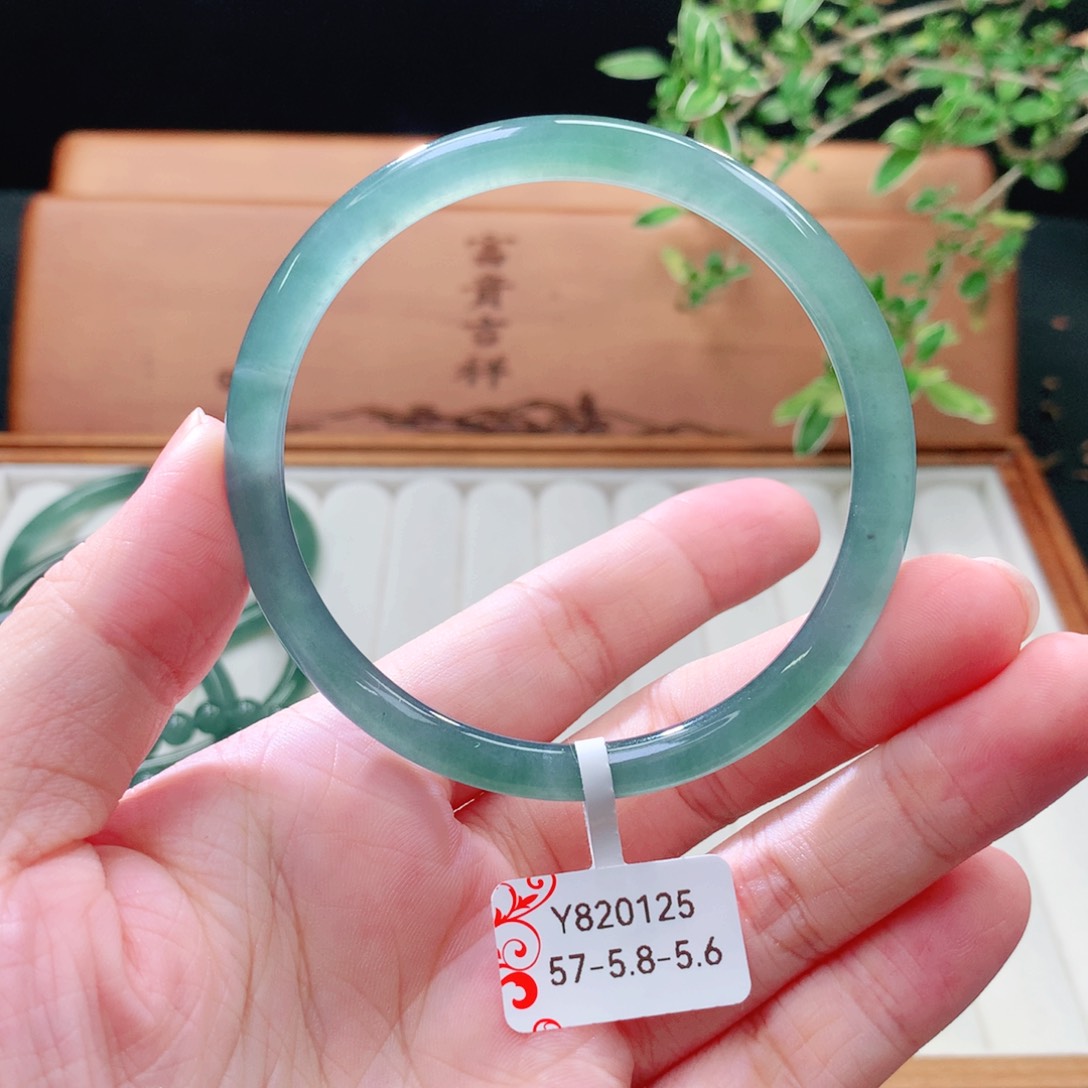 未镶嵌手镯（圆镯）翡翠