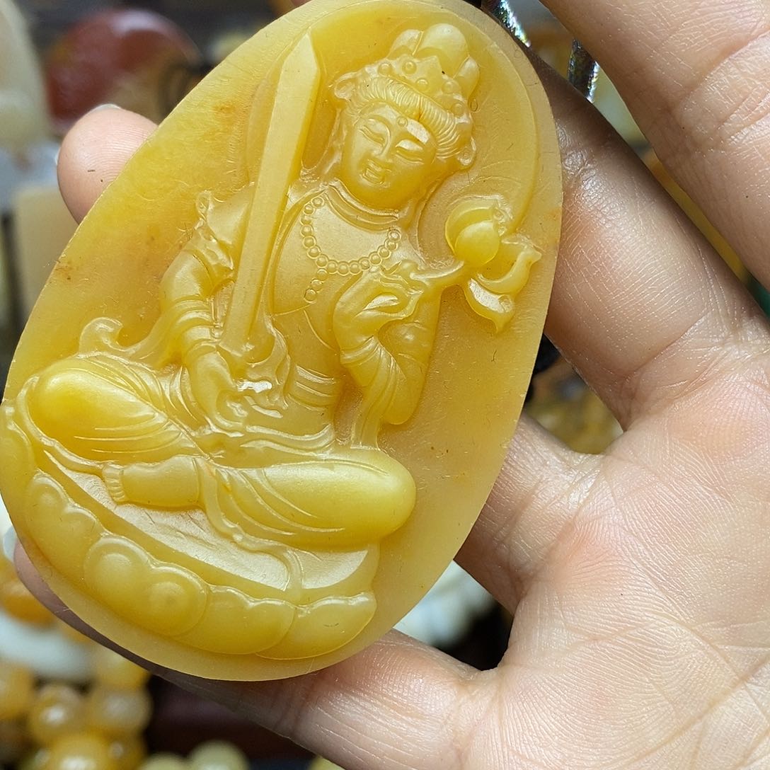 石英质玉（黄龙玉）颈饰未镶嵌