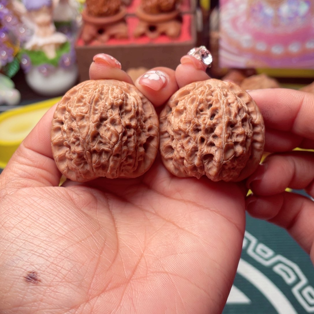 【闪购商品】文玩核桃把件皮**云血麒麟