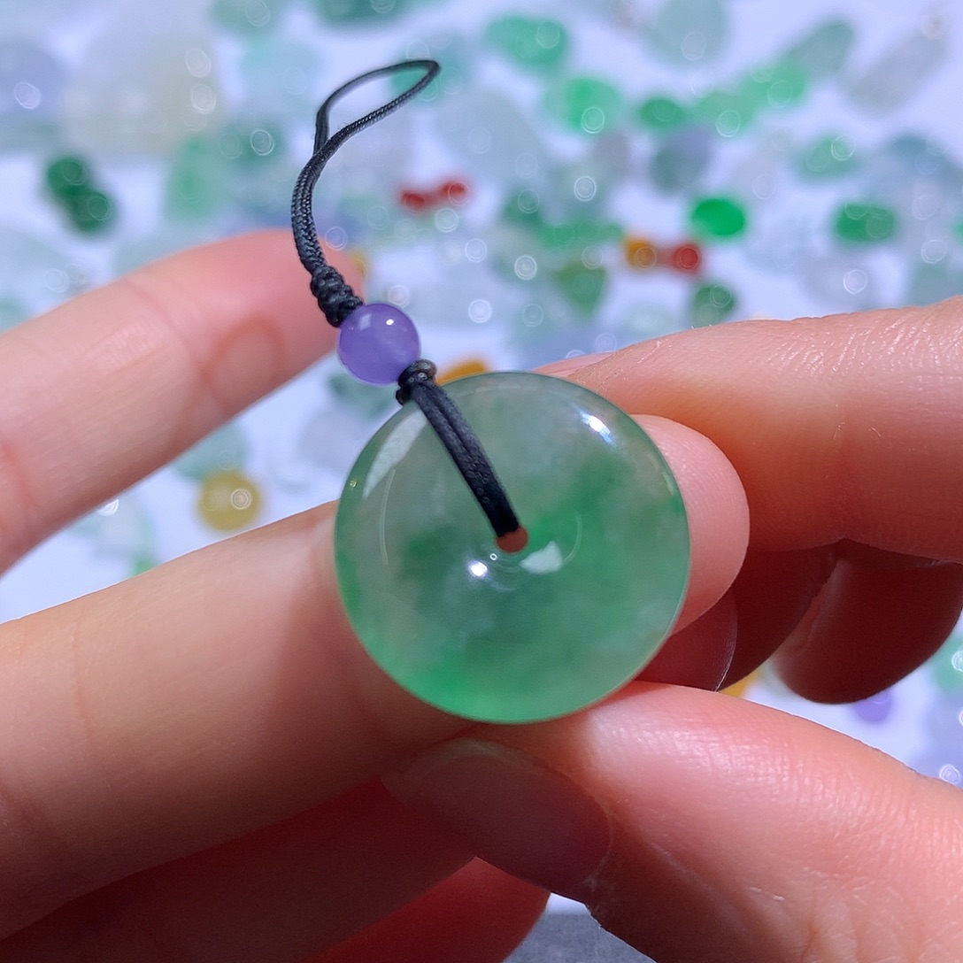 翡翠颈饰未镶嵌扣