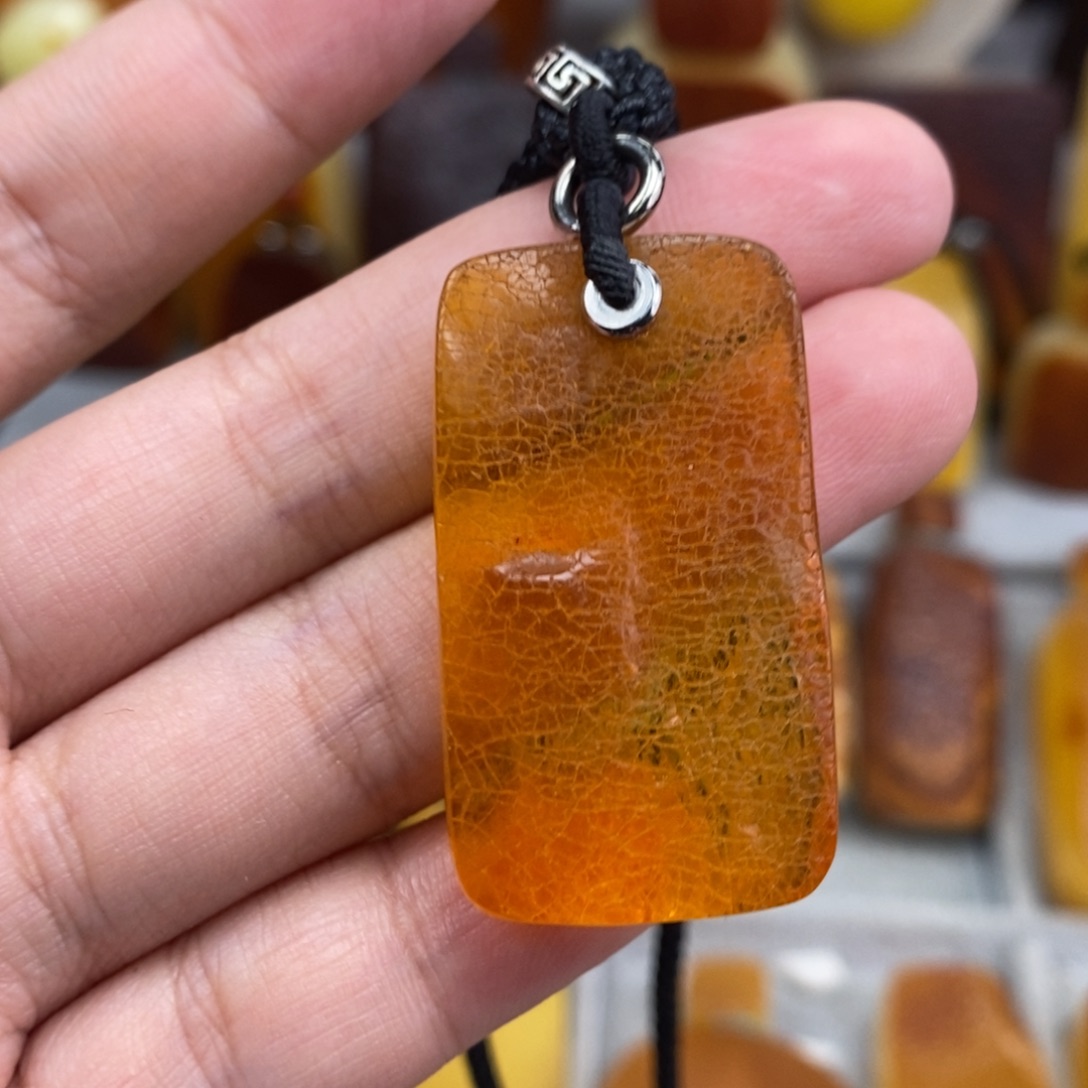 琥珀吊坠(赠链)未镶嵌
