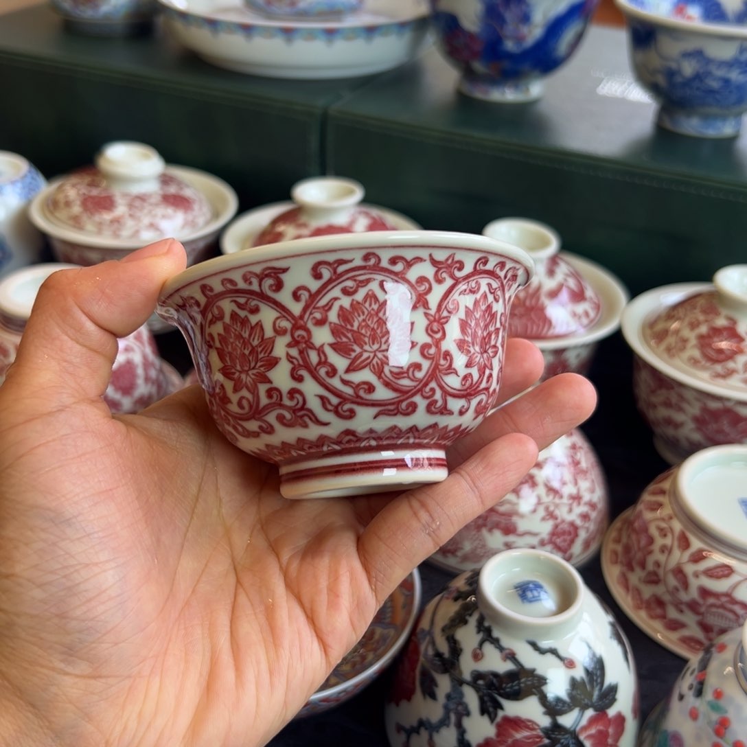 H正绎堂釉里红金勾莲中号压手