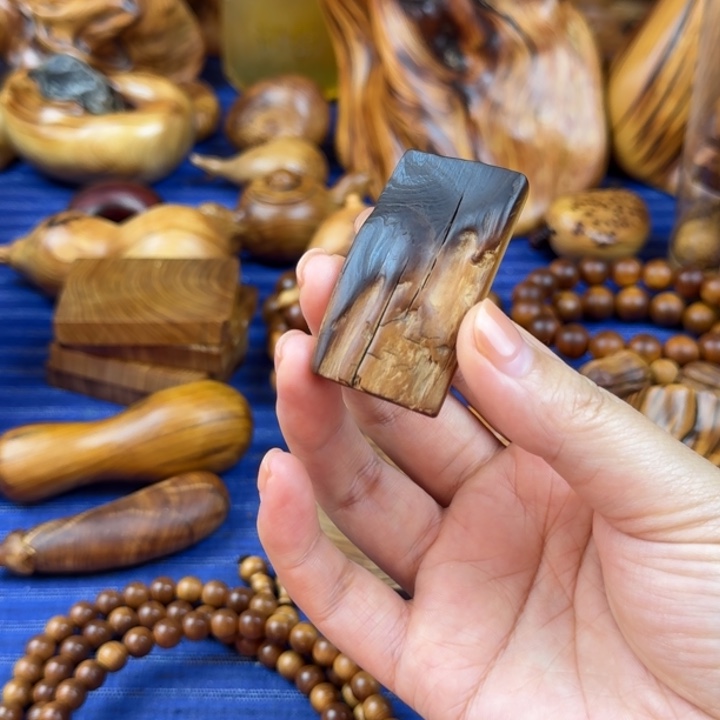 *****柏木（崖柏）北太行崖柏陈化雷击二次陈化吊坠