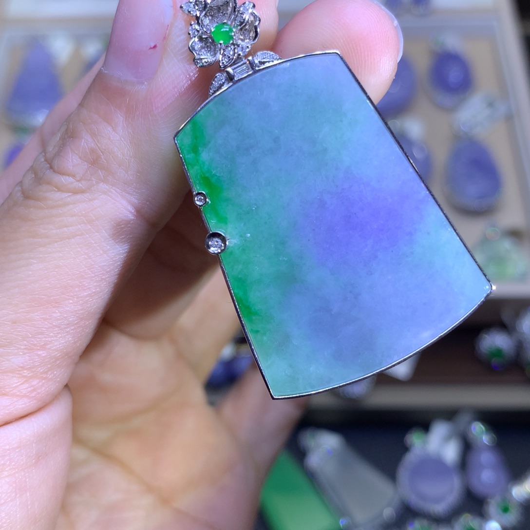 翡翠颈饰18K金镶嵌翡翠