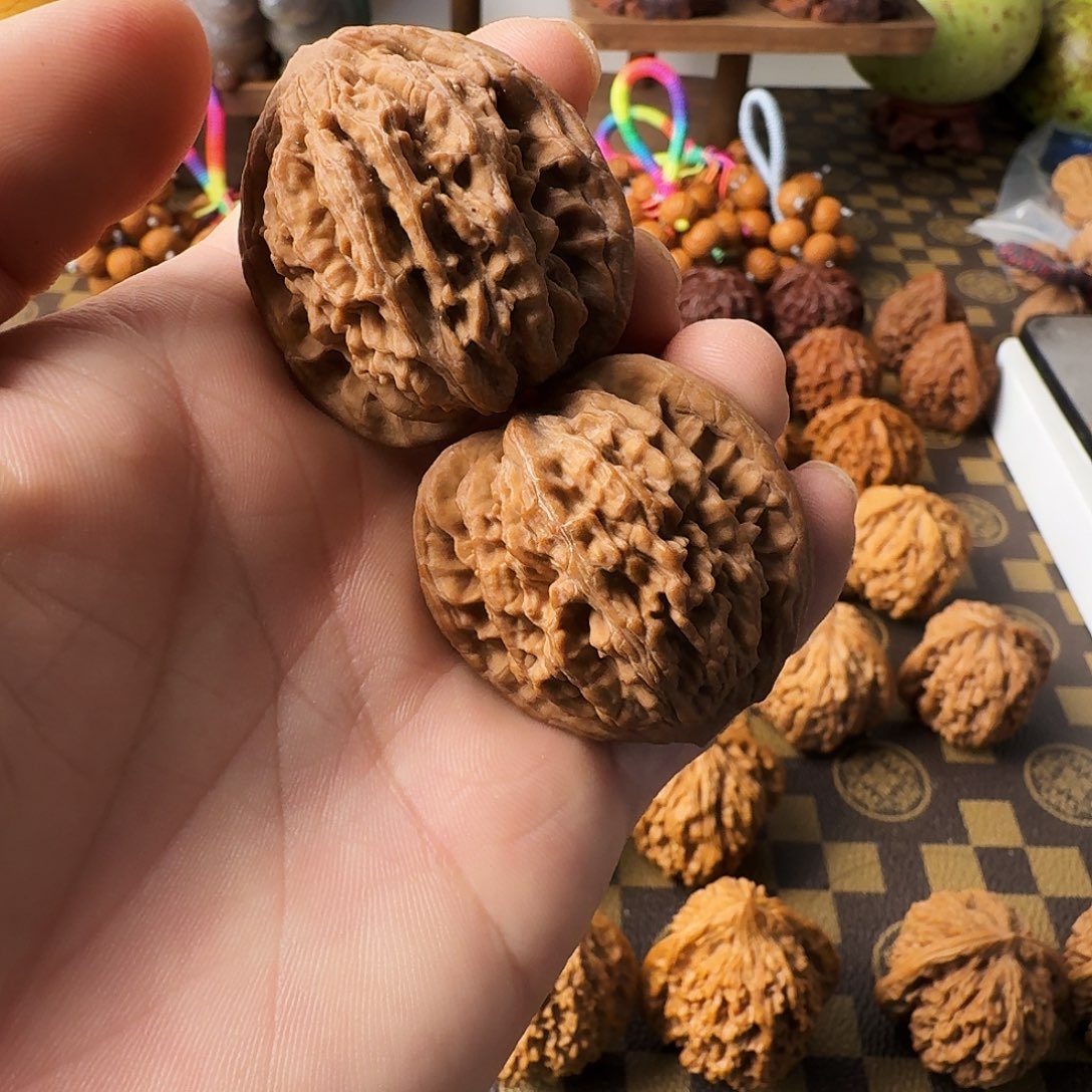 把件文玩核桃麦穗虎头