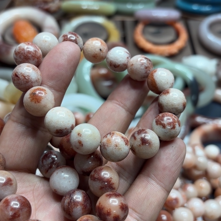 燕***Z石英质玉未镶嵌手镯