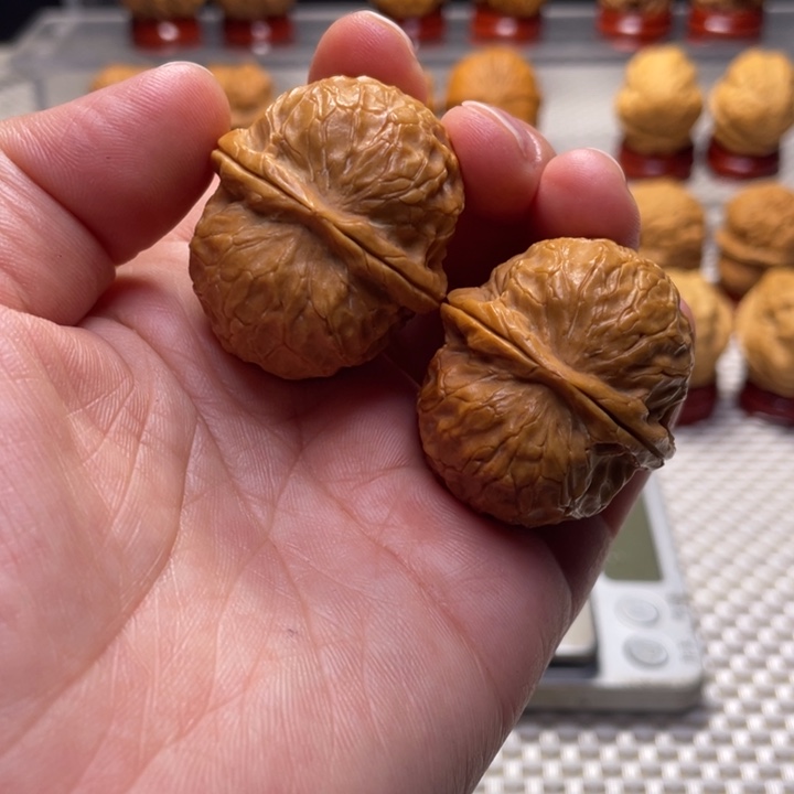 文玩核桃把件20牡丹绣球