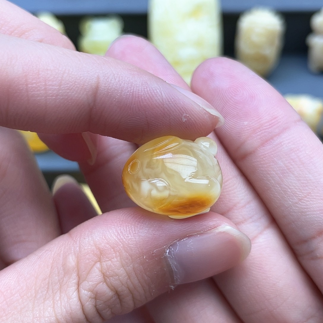 琥珀裸石未镶嵌蜜蜡