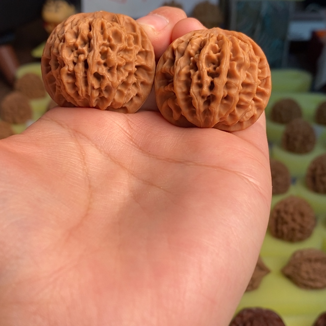 核桃秦岭闷尖狮子头35瑕疵