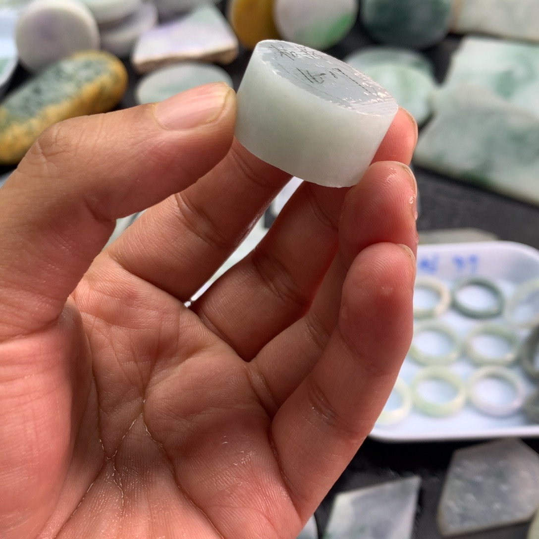 定制翡翠未镶嵌包工