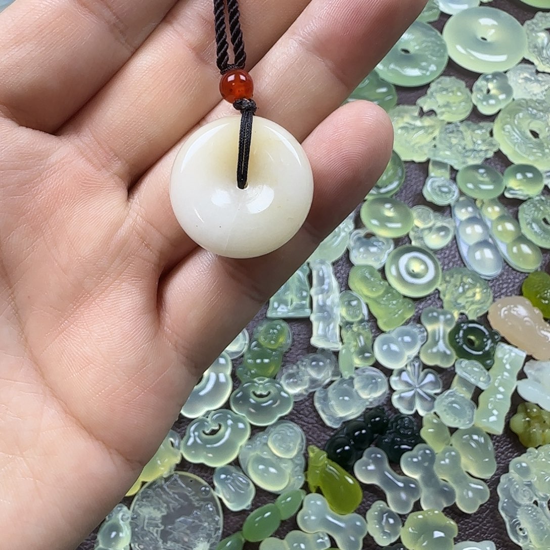 蛇纹石玉未镶嵌岫玉吊坠