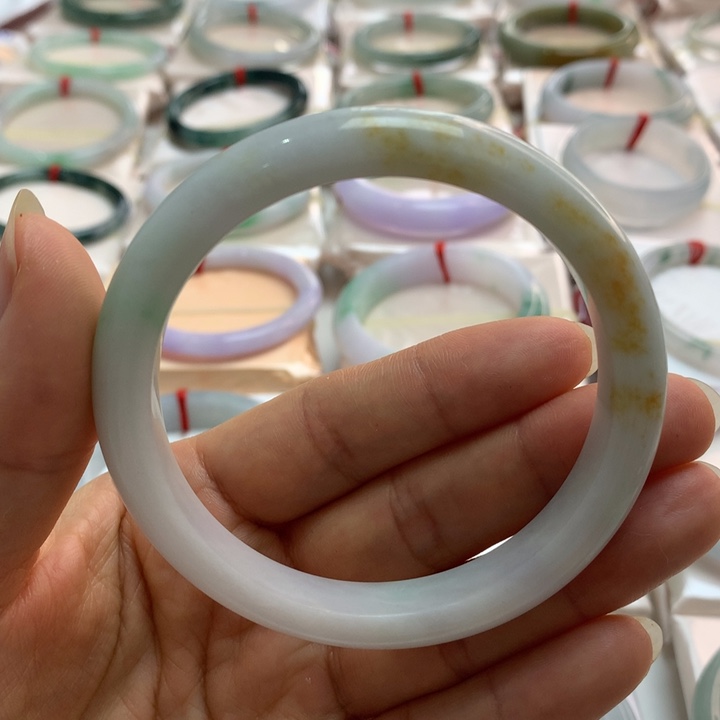 翡翠未镶嵌手镯黄加绿60