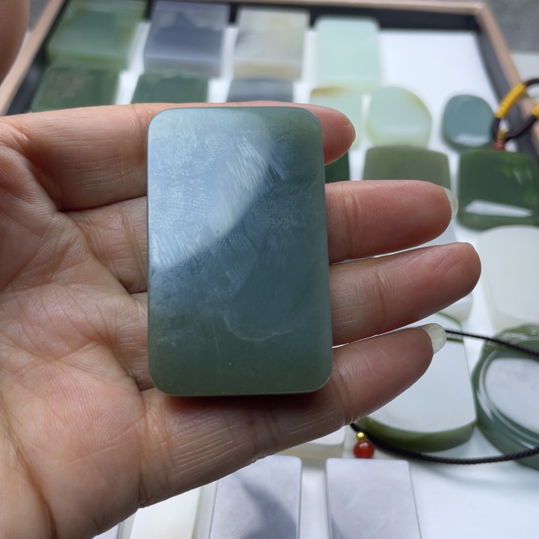 和田玉未镶嵌颈饰爱****哥