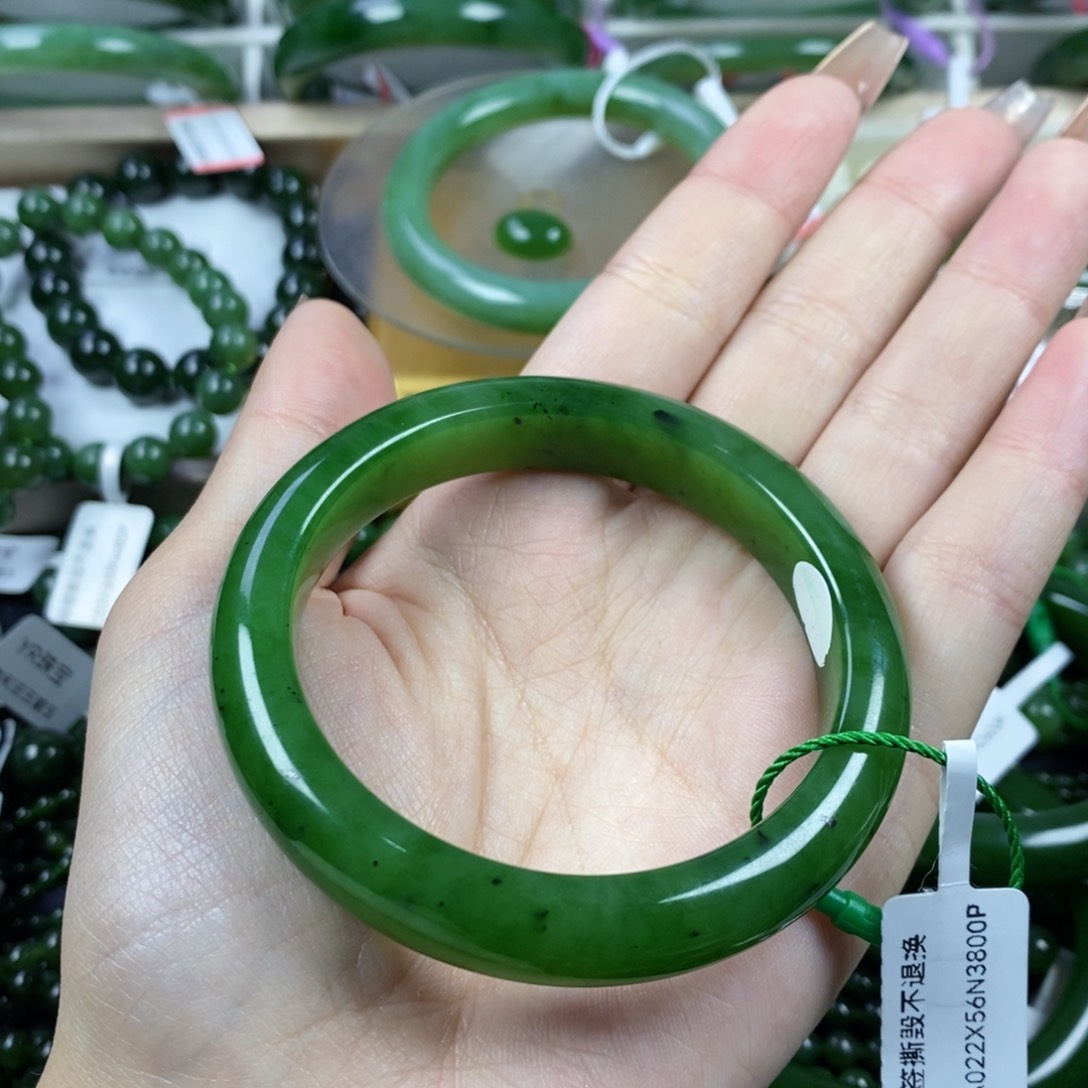 和田玉（碧玉）手镯未镶嵌唐***剧