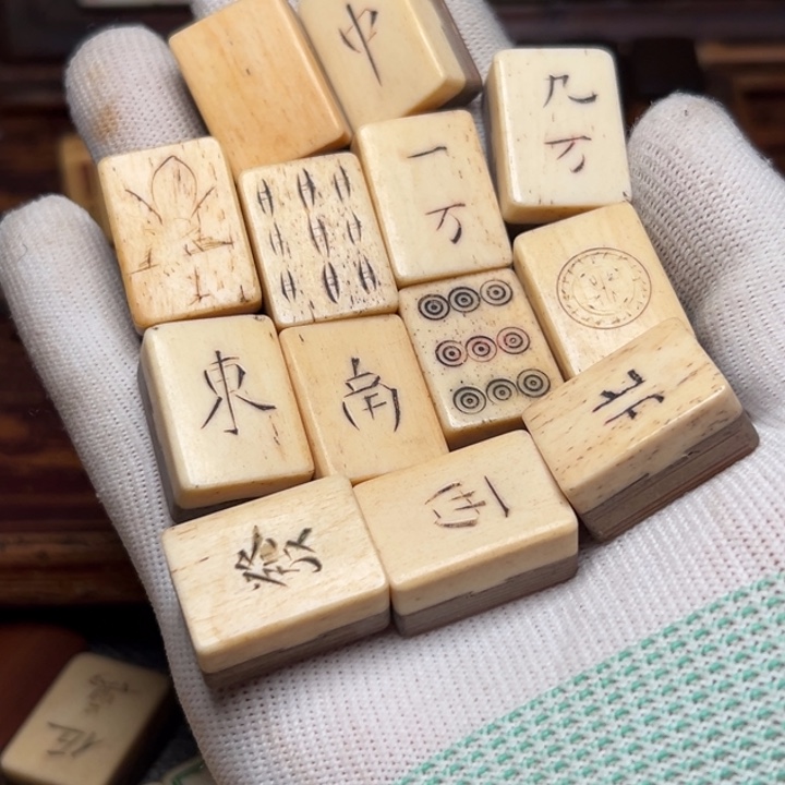 開***氺实心竹雕刻手把件