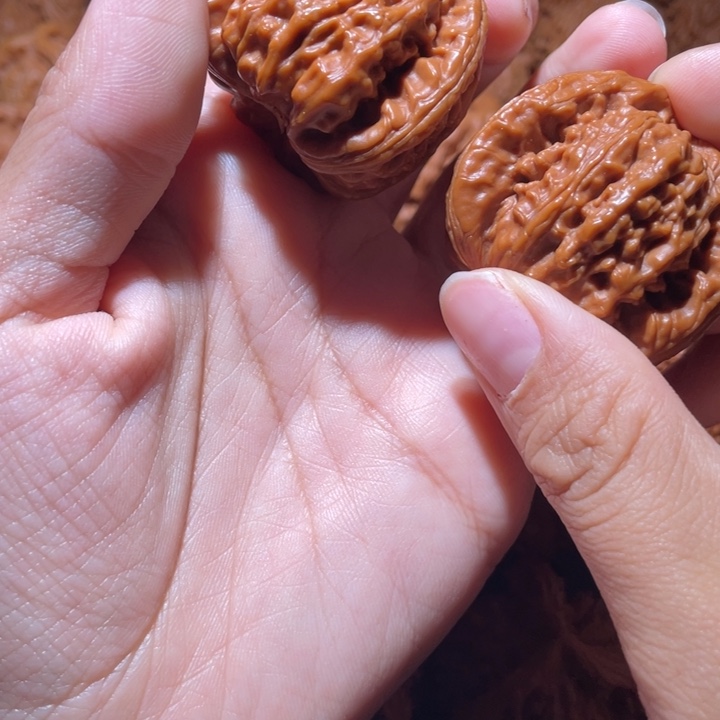 卓***大桃核吊坠小妹三棱