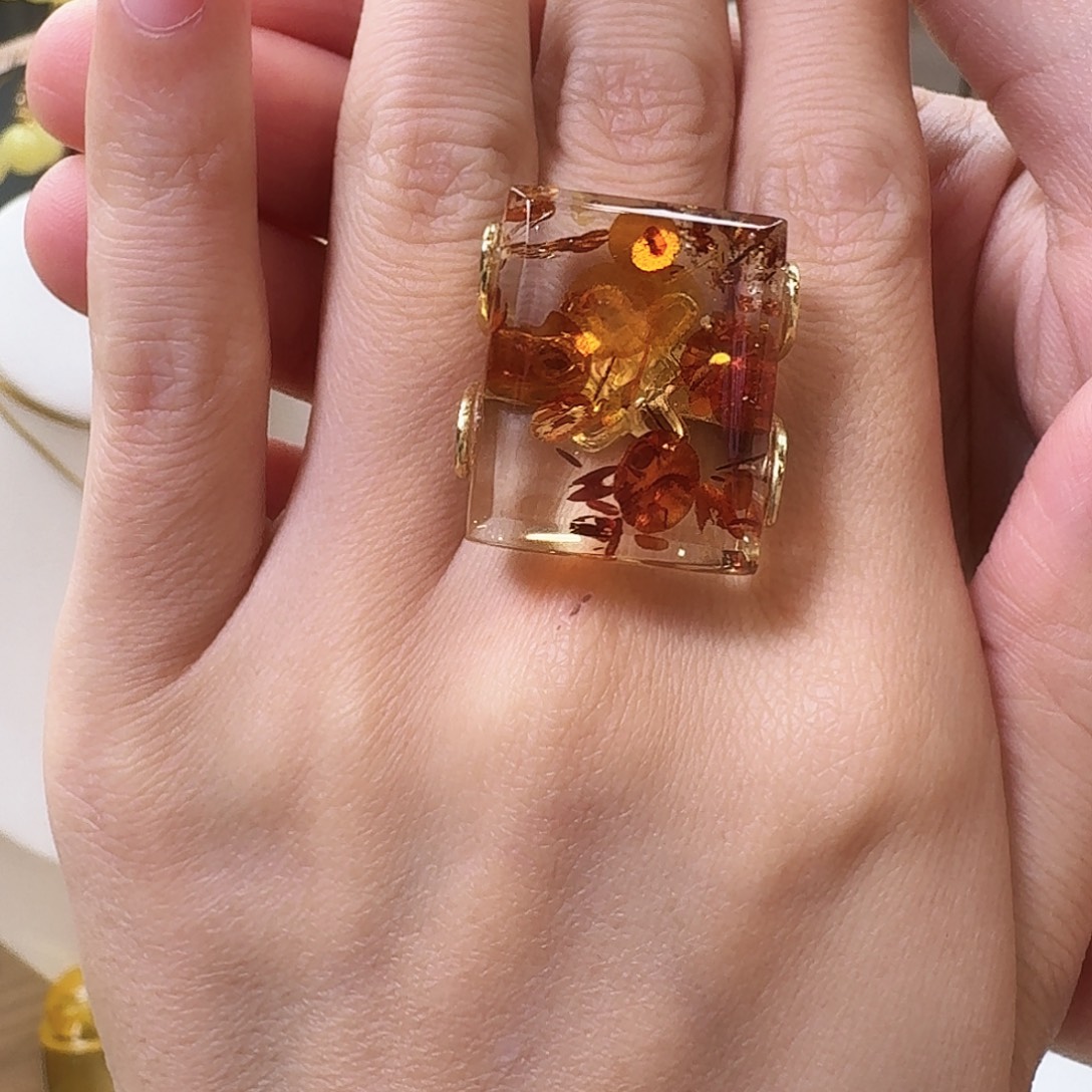 琥珀未镶嵌颈饰戒指