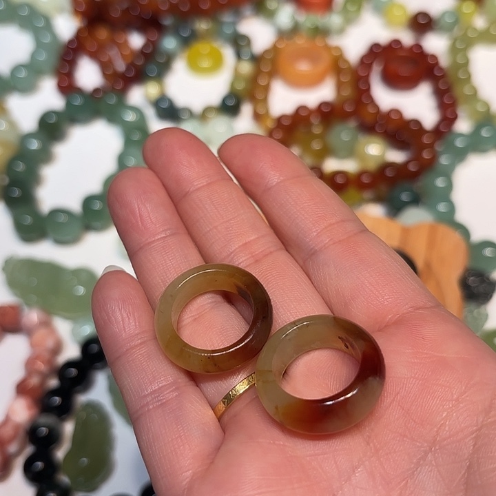 ***蛇纹石玉未镶嵌戒指2个