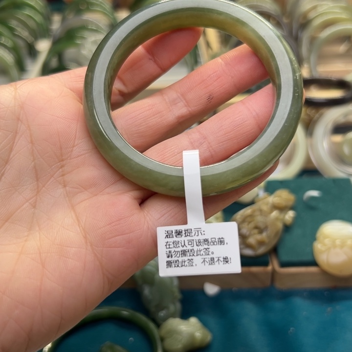 和田玉手镯未镶嵌56.4圈围70046