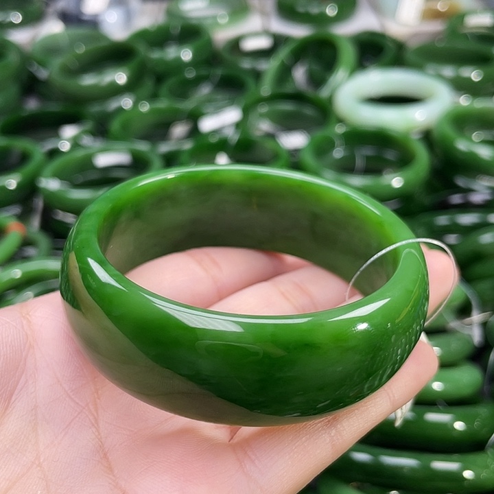 未镶嵌手镯和田玉（碧玉）