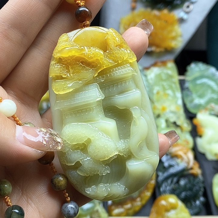 蛇纹石玉挂件未镶嵌