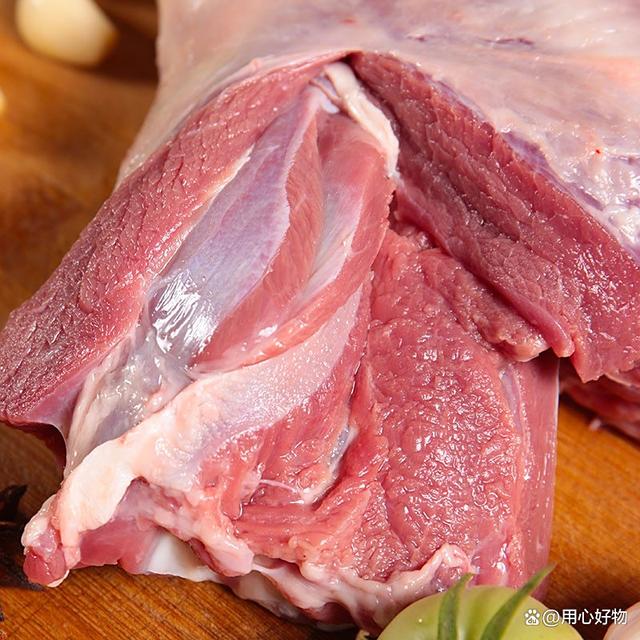 新鲜剔骨山羊肉（羊腿肉或羊肚肉不含骨）一斤