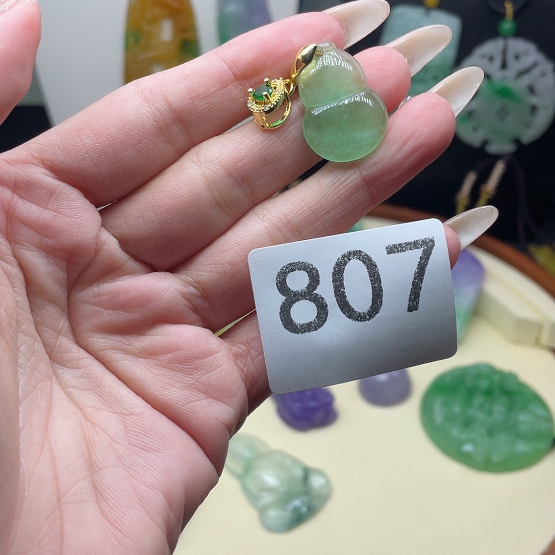 翡翠未镶嵌吊坠(赠链)