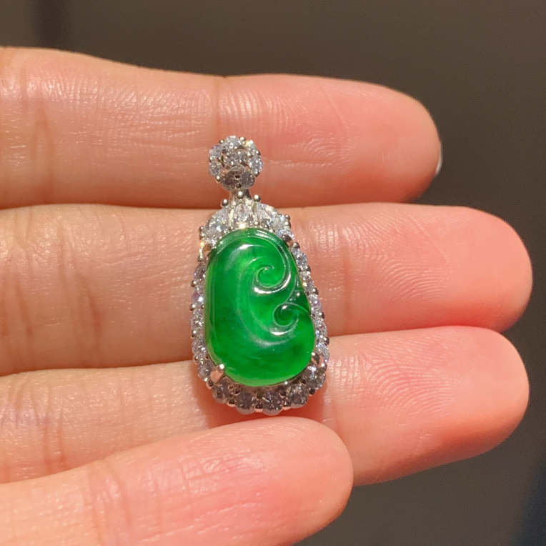 天然A货翡翠如意吊坠