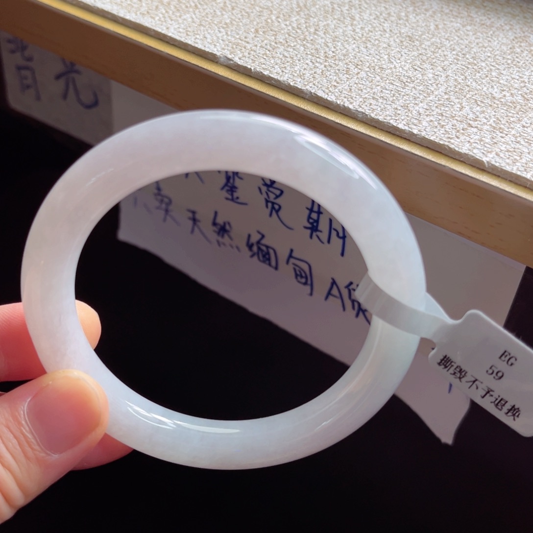 翡翠手镯未镶嵌手镯