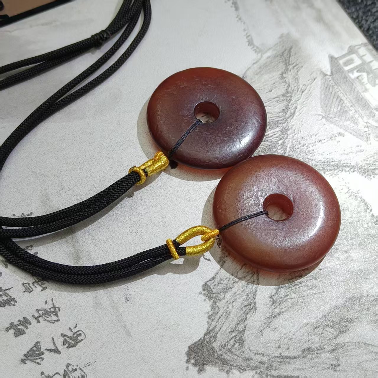 江德洋珠宝S7880-暗红桖灵參珀玛瑙平安扣吊坠-配绳